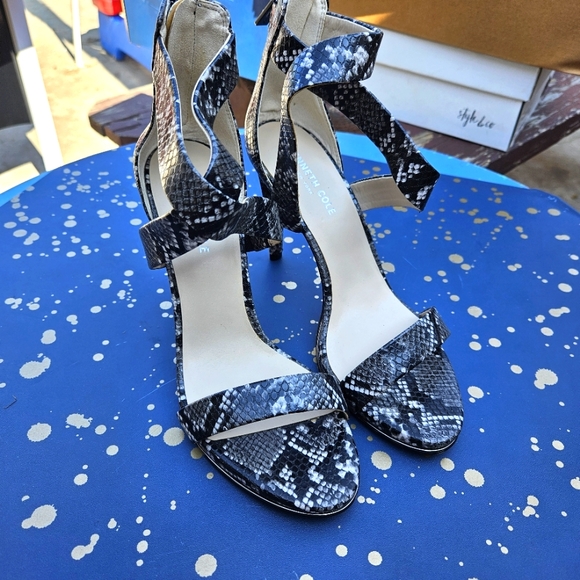 Kenneth Cole New York Brooke Cross Sandal Women's Size 9M - Picture 3 of 16